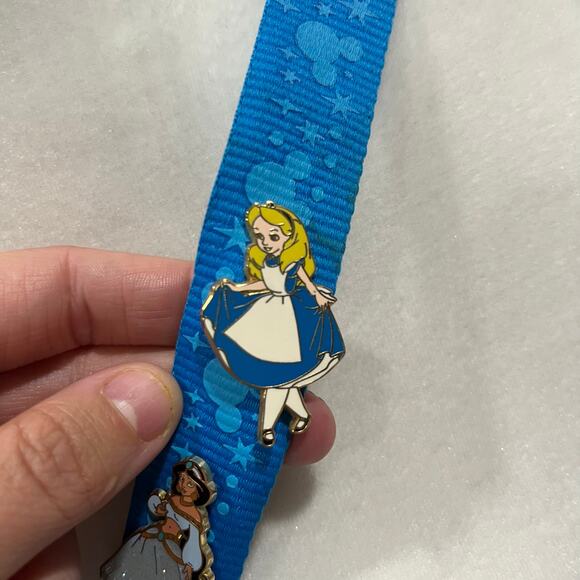 Disney Trading Pin Lot Of Five Pluto Chip & Dale Alice Jasmine Minnie Collection - Picture 2 of 12